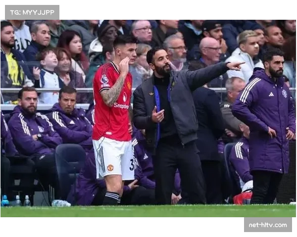 阿莫林执教曼联一周年 战术体系变革迎来关键考验期